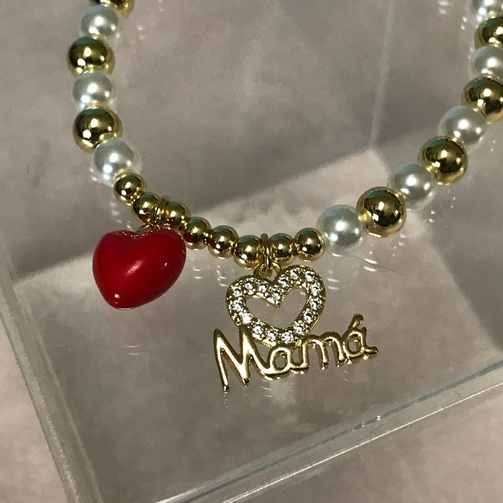 "MAMA" Elastic bracelet white and gold pearls with red and gold hearts (small)